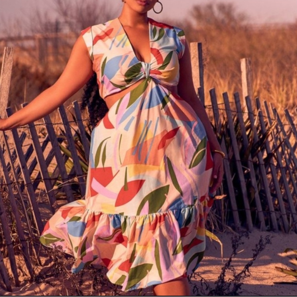 Eloquii Knot Front Dress in White with Red Blue and Green. Size 16